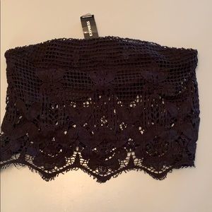 Black cropped shirt with removable straps